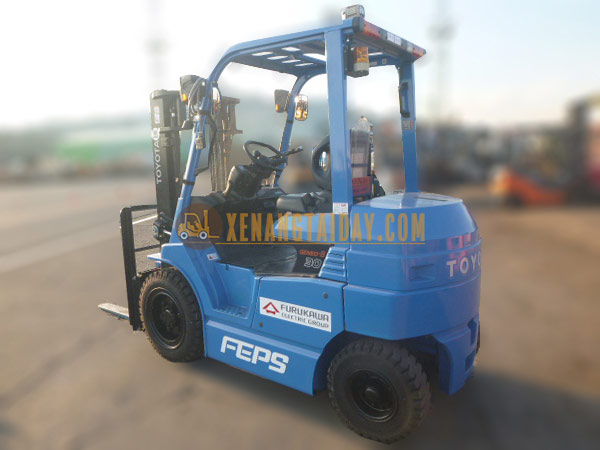 Xe nâng điện ngồi lái TOYOTA 7FB30