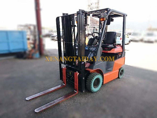 Xe nâng điện ngồi lái TOYOTA 7FBH15