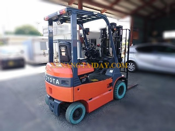Xe nâng điện ngồi lái TOYOTA 7FBH15