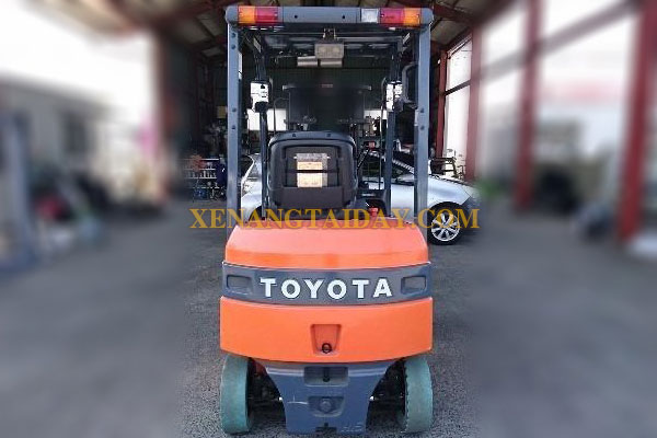 Xe nâng điện ngồi lái TOYOTA 7FBH15