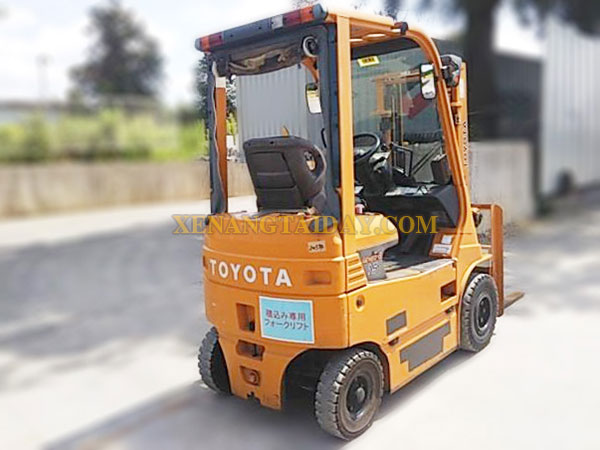 Xe nâng điện ngồi lái TOYOTA 7FBH15
