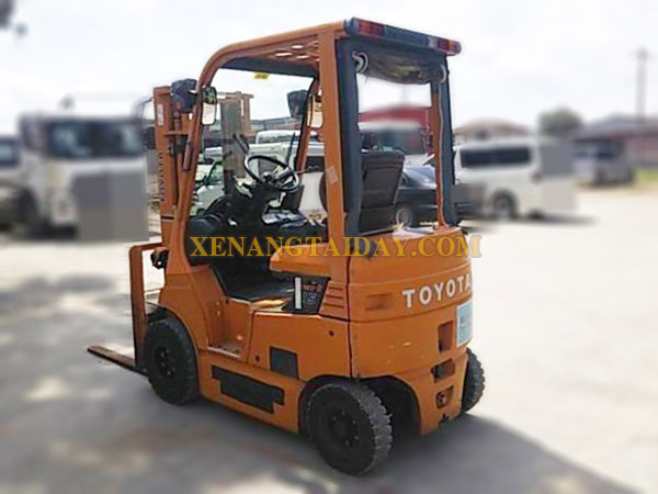 Xe nâng điện ngồi lái TOYOTA 7FBH15