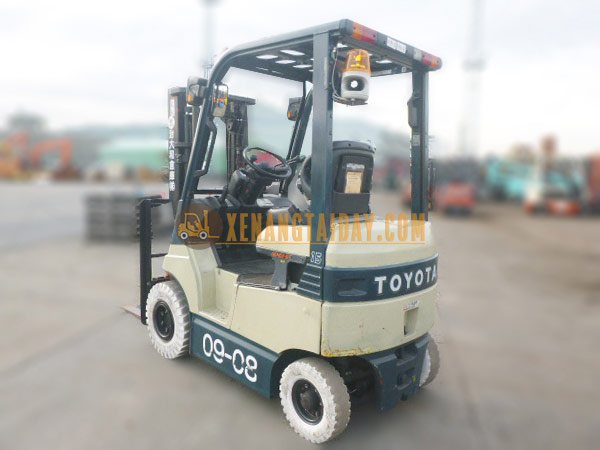 Xe nâng điện ngồi lái TOYOTA 7FBH15