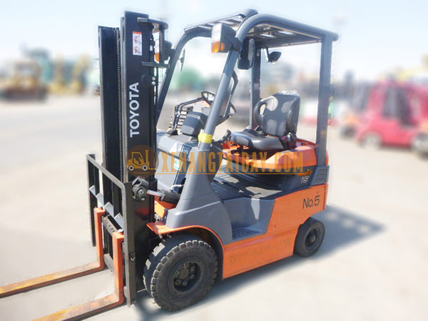 Xe nâng điện ngồi lái TOYOTA 7FBH15