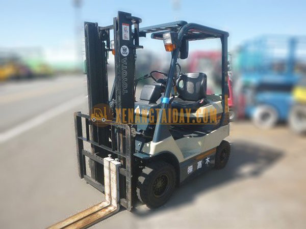 Xe nâng điện ngồi lái TOYOTA 7FBL15