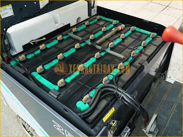 Xe nâng điện ngồi lái UNICARRIERS FB25-8