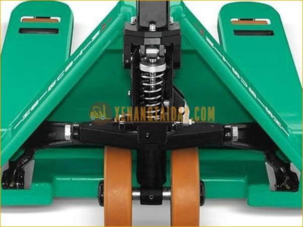 Xe nâng tay 2.5 tấn MITSUBISHI MỚI 100%