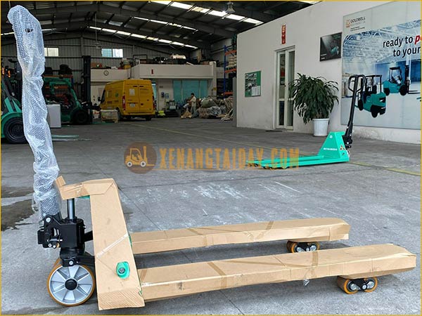 Xe nâng tay 2.5 tấn MITSUBISHI MỚI 100%