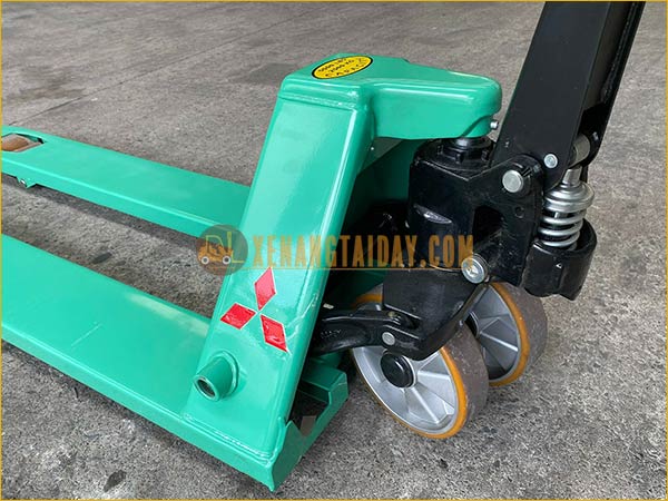 Xe nâng tay 2.5 tấn MITSUBISHI MỚI 100%