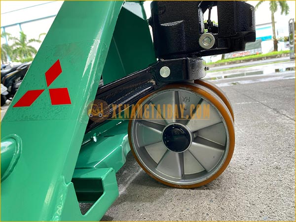 Xe nâng tay 2.5 tấn MITSUBISHI MỚI 100%