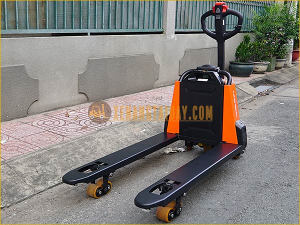 Xe nâng tay điện thấp tự động hoàn toàn 1.5 / 2 tấn NOBLELIFT MỚI 100%