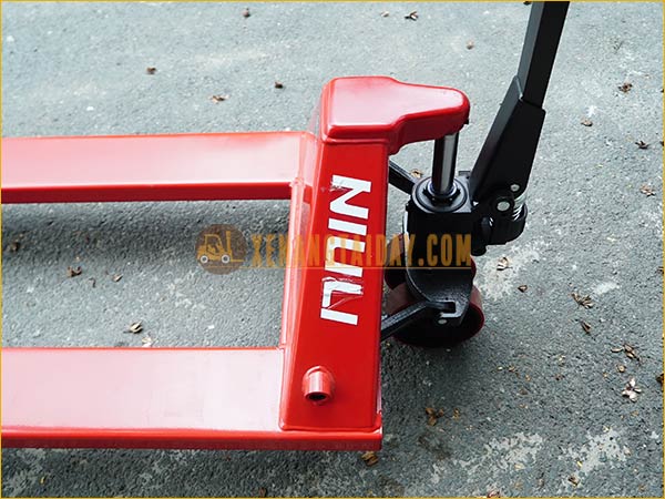 Xe nâng tay thấp 3 tấn NIULI CBY-BF3.0