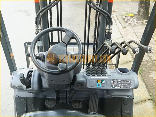 Xe nâng xăng - gas KOMATSU FG18T-21