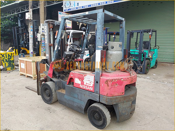 Xe nâng xăng gas Nissan J01M15