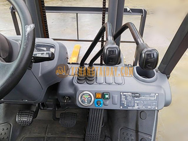 Xe nâng xăng KOMATSU FG15T-21 
