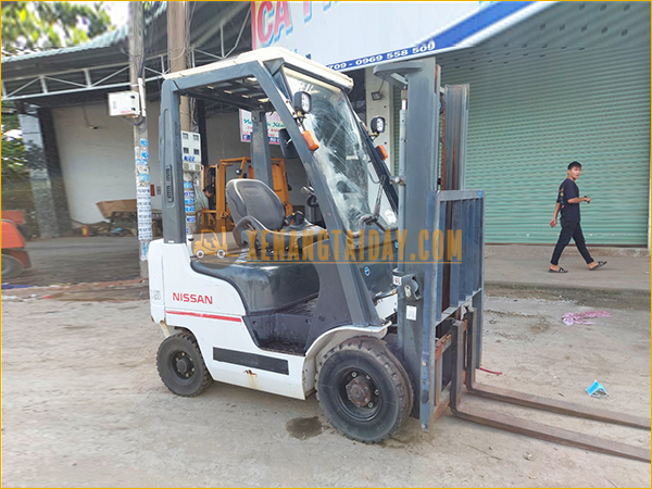Xe nâng Xăng Nissan P1F1A15J