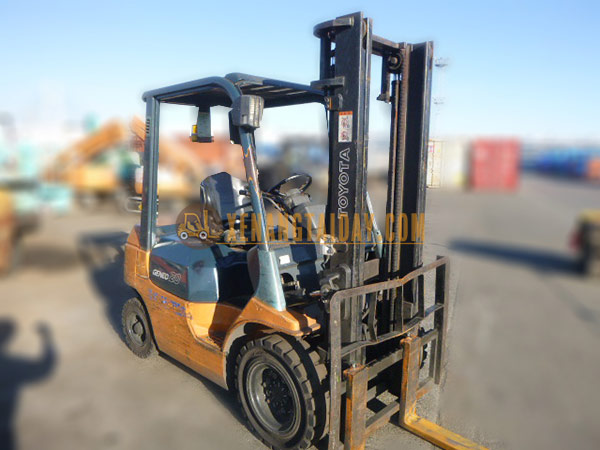 Xe nâng Xăng TOYOTA 02-7FG20