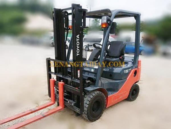 Xe nâng Xăng TOYOTA 02-8FG15