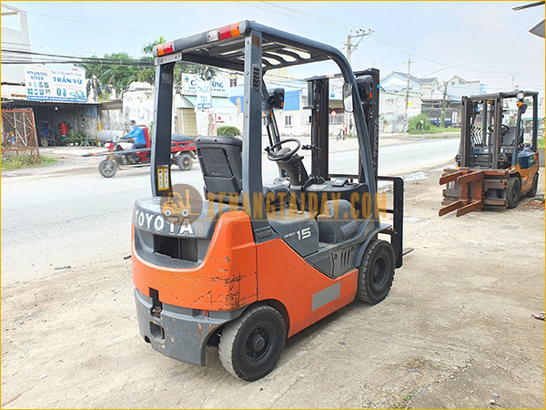 Xe nâng Xăng TOYOTA 02-8FGL15