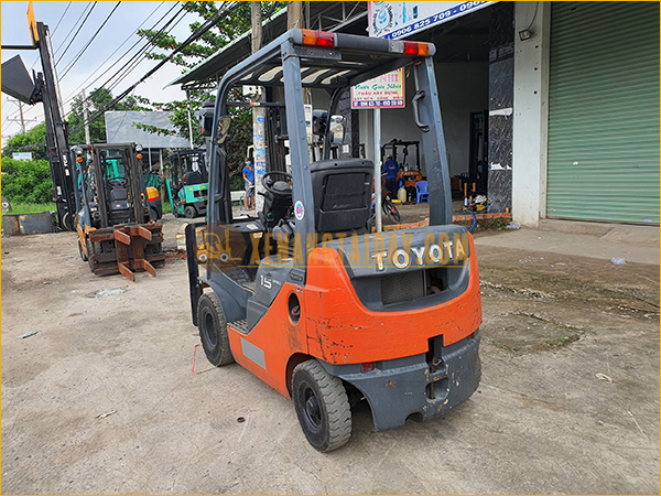 Xe nâng Xăng TOYOTA 02-8FGL15