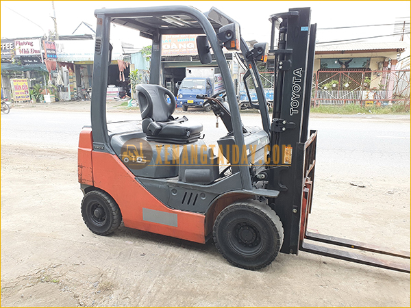 Xe nâng Xăng TOYOTA 02-8FGL15