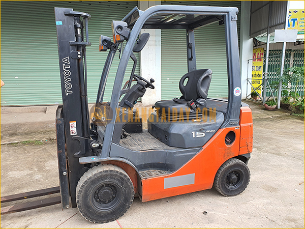 Xe nâng Xăng TOYOTA 02-8FGL15
