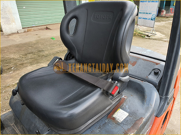 Xe nâng Xăng TOYOTA 02-8FGL15