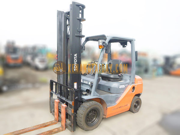 Xe nâng Xăng TOYOTA 02-8FG25