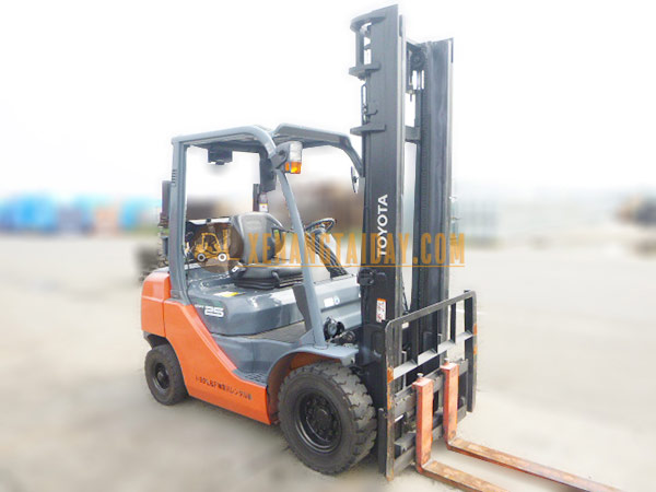Xe nâng Xăng TOYOTA 02-8FG25