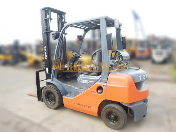 Xe nâng Xăng TOYOTA 02-8FG25