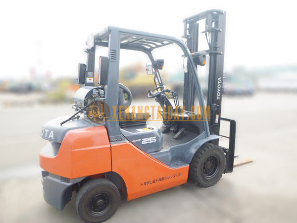 Xe nâng Xăng TOYOTA 02-8FG25