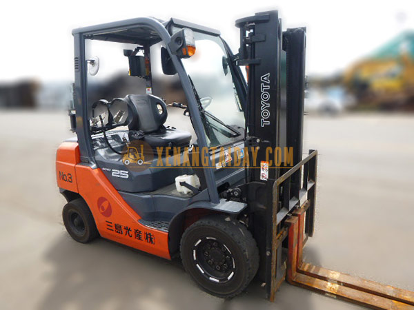 Xe nâng Xăng TOYOTA 02-8FG25