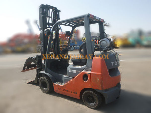 Xe nâng Xăng TOYOTA 02-8FGK25
