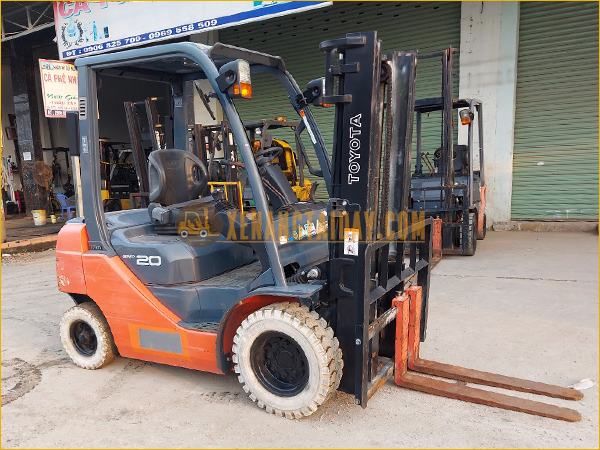 Xe nâng Xăng TOYOTA 8FLG20