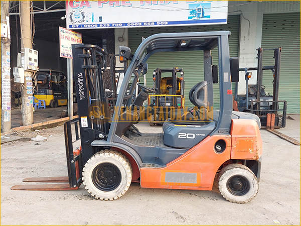 Xe nâng Xăng TOYOTA 8FLG20