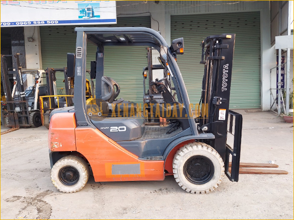 Xe nâng Xăng TOYOTA 8FLG20