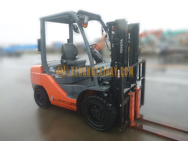 Xe nâng Xăng TOYOTA 02-8FGL30