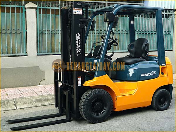 Xe nâng xăng TOYOTA 7FGL15